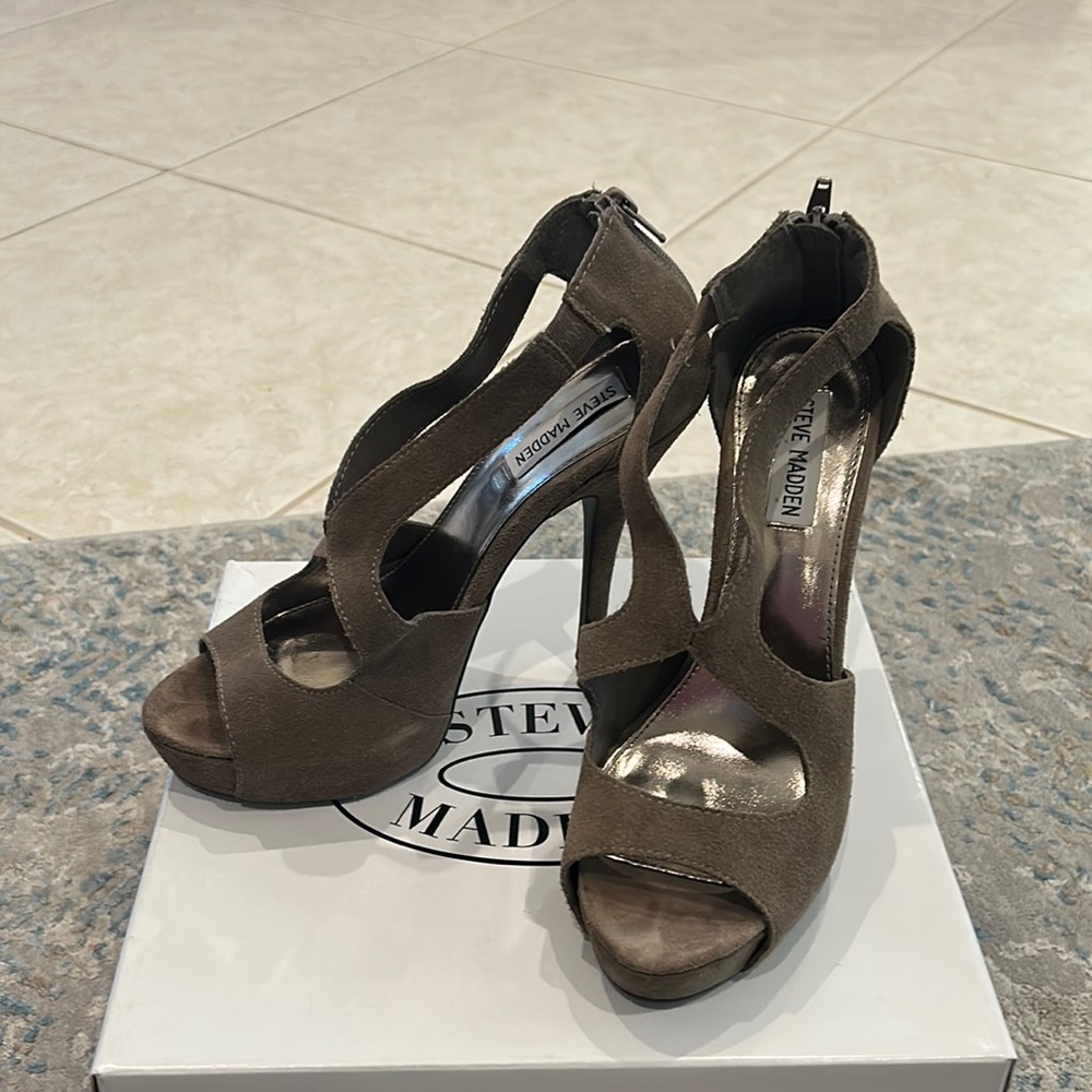 Steve Madden pumps